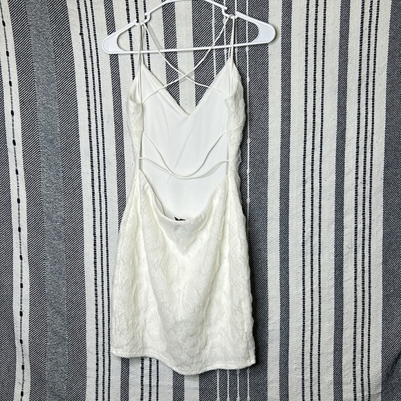 Windsor’s A Lace Romance V Neck Strappy Dress - Picture 5 of 6